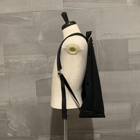 ARUMO ジップリュックサック / ブラック キャンバス x レザー