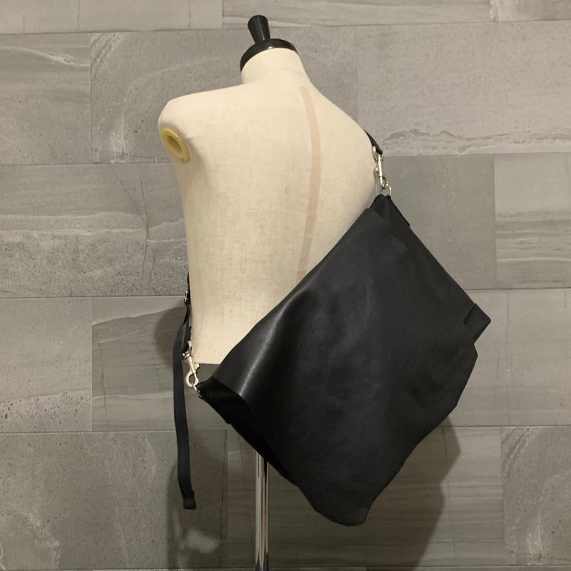 ARUMO レザーショルダーバッグ ARUMO レザーショルダーバッグBC / ブラックレザー | ARUMO