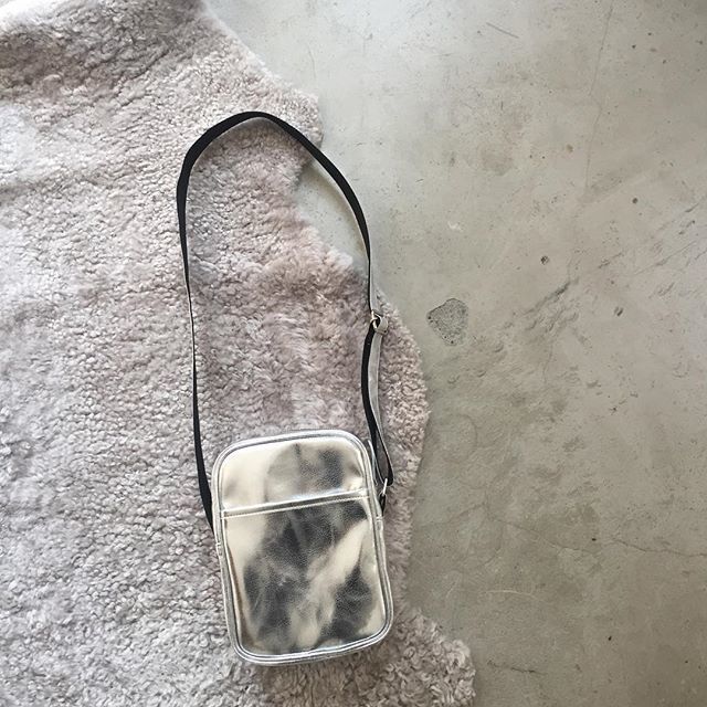 ARUMO ジップショルダーバッグ / シルバー | ARUMO OnlineStore