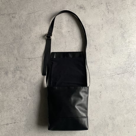 ARUMO  レザーフラップショルダーバッグD /  ブラックレザー