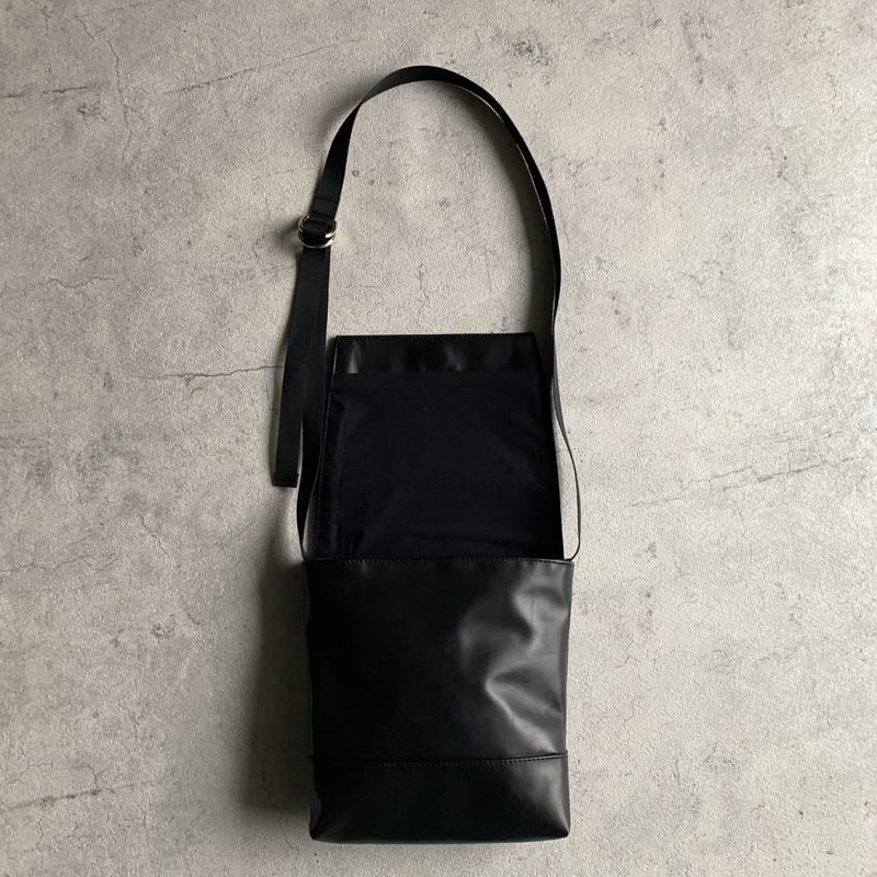 ARUMO レザーフラップショルダーバッグD / ブラックレザー | ARUMO Onli