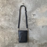ARUMO  ミニレザーショルダーバッグD /  ブラックレザー