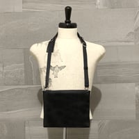 ARUMO  レザージップサコッシュ + レザーストラップN / ブラック