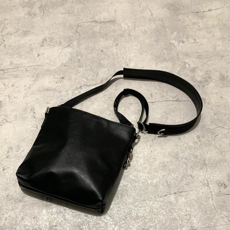 ARUMO  レザーショルダーバッグD + レザーストラップN / ブラック