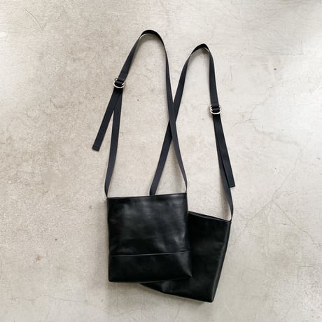 ARUMO  レザーショルダーバッグD /  ブラックレザー
