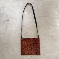 ARUMO  フラットサコッシュ / レオパード