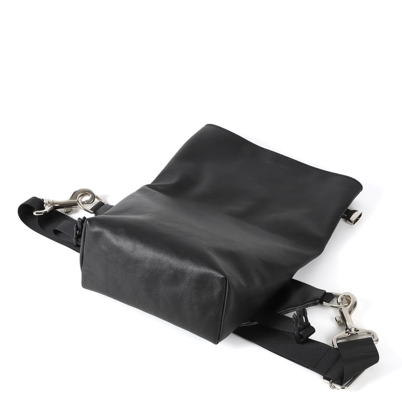 美品✨ブラックレーベル ボディバッグ PVC レザー 黒 ノバチェック 多収納 美品✨ブラックレーベル ボディバッグ PVC レザー 黒 ノバチェック 多