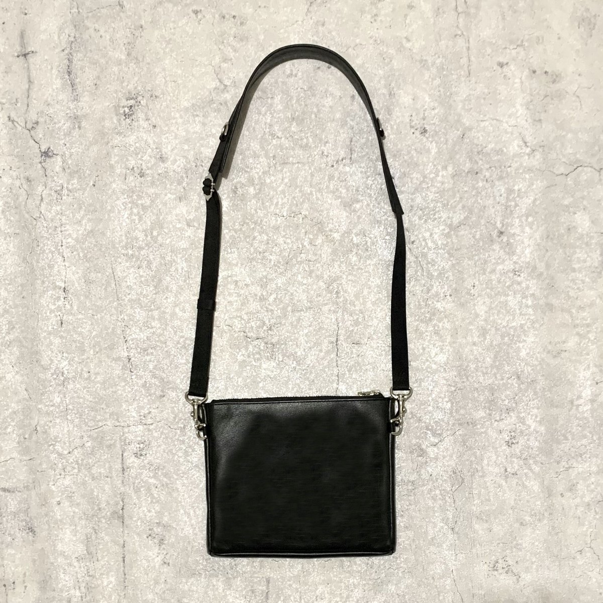 ARUMO レザージップサコッシュ + レザーストラップN / ブラック ARUMO レザージップサコッシュ + レザーストラップN / ブラック