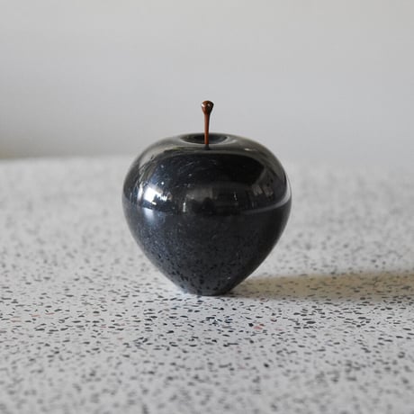 Marble Apple 【Black】Ｌサイズ（マーブルアップル L・天然大理石・オブジェ・ペーパーウェイト・りんご）
