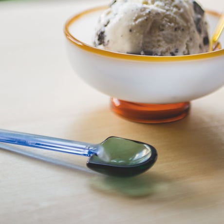 SNOW SHOVEL amabro アマブロ スノーシャベル ミルクガラス デザートスプーン ミニスプーン 耐熱ガラス スプーン アイス かき氷 食器 ツートーン カトラリー ギフト プレゼント