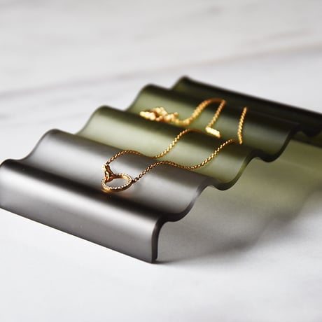 ACRYLIC WAVE TRAY Olive × Gray amabro アマブロ アクリル ウエーブトレイ 波 オリーブ グレー アクセサリートレイ 石鹸置き ソープディッシュ グラデーション