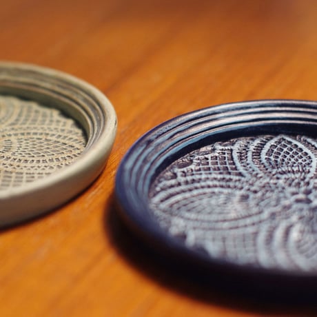 Resat ラウンドコースター ※２枚セット レサト コースター 直径10cm レース柄 樹脂 プラスチック おしゃれ 丸 円形 アクセサリートレイ ダイニング キッチン ギフト プレゼント 食卓