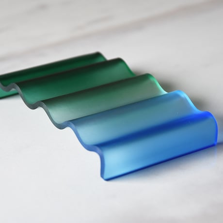 ACRYLIC WAVE TRAY Green × Blue amabro アマブロ アクリル ウエーブ トレイ 波 ブルー グリーン アクセサリートレイ 石鹸置き ソープディッシュ グラデーション