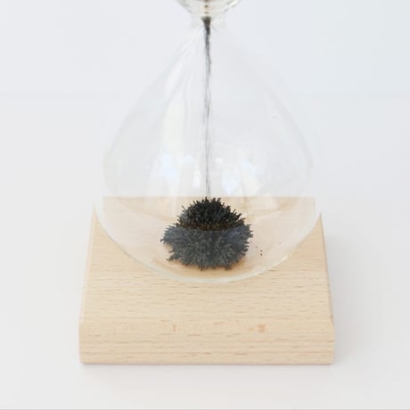 Magnetic Hourglass マグネティックアワーグラス 砂時計 1分 KIKKERLAND キッカーランド ガラス 磁石 砂鉄 マグネット オブジェ 置物 インテリア雑貨 ディスプレイ