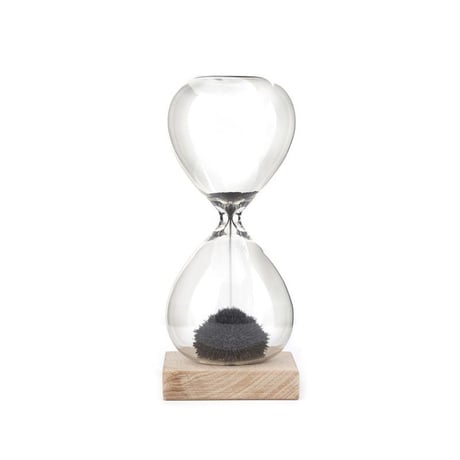 Magnetic Hourglass マグネティックアワーグラス 砂時計 1分 KIKKERLAND キッカーランド ガラス 磁石 砂鉄 マグネット オブジェ 置物 インテリア雑貨 ディスプレイ