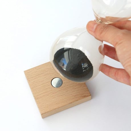 Magnetic Hourglass マグネティックアワーグラス 砂時計 1分 KIKKERLAND キッカーランド ガラス 磁石 砂鉄 マグネット オブジェ 置物 インテリア雑貨 ディスプレイ