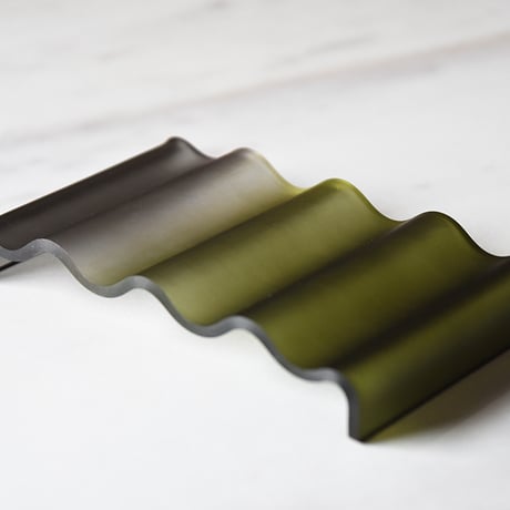 ACRYLIC WAVE TRAY Olive × Gray amabro アマブロ アクリル ウエーブトレイ 波 オリーブ グレー アクセサリートレイ 石鹸置き ソープディッシュ グラデーション