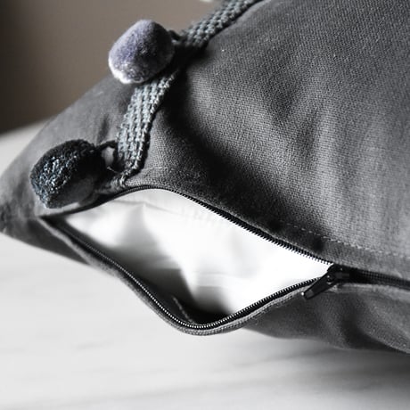 Fika Cushion rectangle フィーカクッション 55×35cm 長方形 横長クッション ロングクッション ボンボン ポンポン フリンジ インテリア アクセント 背あて 腰あて