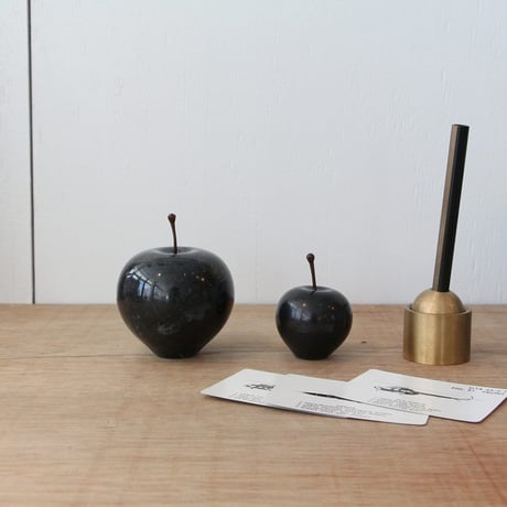 Marble Apple【Black】Ｓサイズ マーブルアップル S スモール ブラック 黒 天然大理石 オブジェ 置物 ペーパーウェイト りんご インテリア雑貨 ディスプレイ ギフト プレゼント