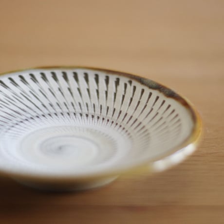 小鹿田焼 柳瀬晴夫窯 4寸皿 小皿 ミニプレート 和食器 民藝 飛び鉋 釉薬 器 うつわ 飛び鉋 焼物 陶芸 ギフト プレゼント 結婚祝い 新築祝い