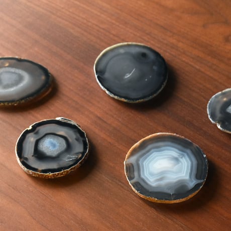 CRYSTAL COASTER 【Black】 amabro アマブロ クリスタルコースター 天然石 メノウ 瑪瑙 パワーストーン アクセサリートレイ 黒 ブラック 一点物 トレー