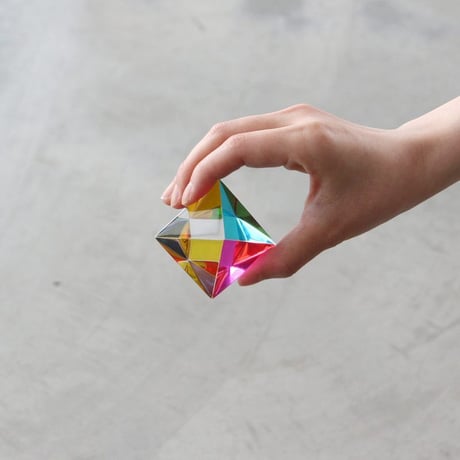 CMY Cubes The Aether【Original】 CMYキューブ エーテル オリジナル アクリル 正八立方体 オブジェ 置物 プリズム インテリア雑貨 シアン マゼンダ イエロー 三原色