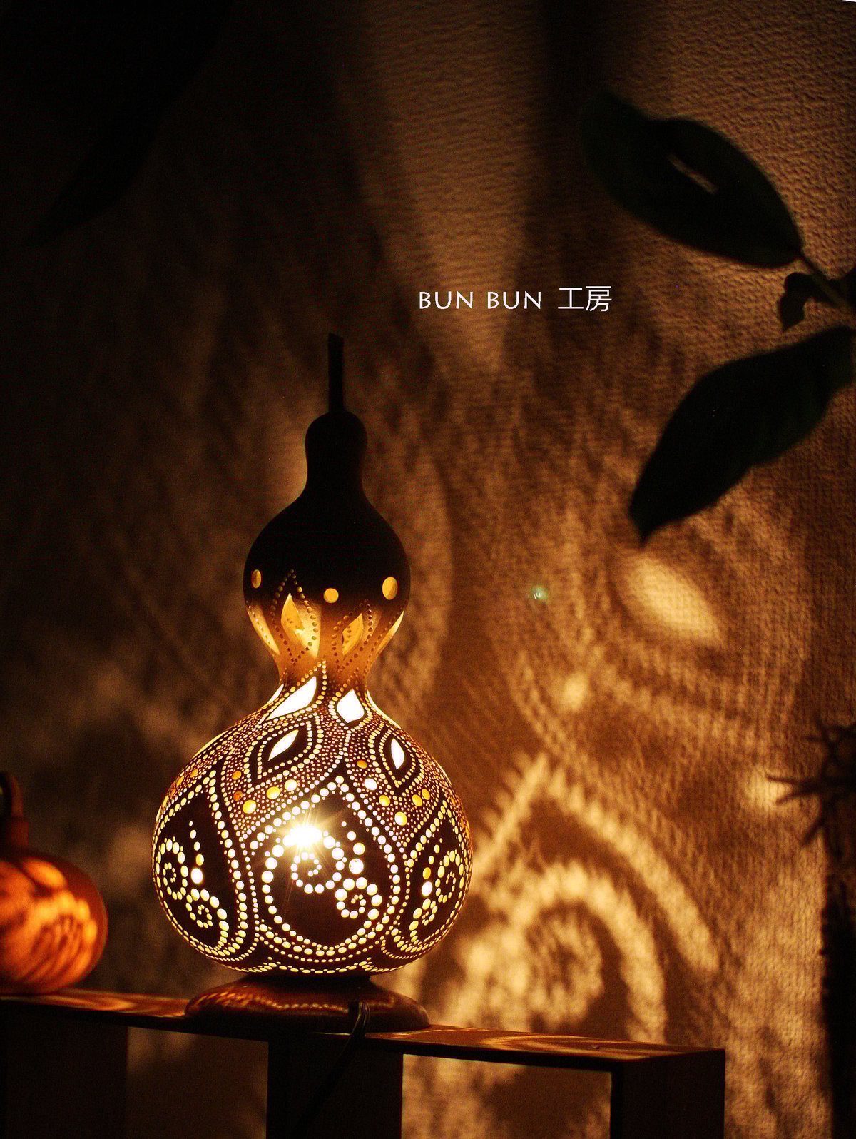 ひょうたんランプ（吊るし型） 珍しい長ひょうたん（67センチ）を使いました。 ひょうたんランプ（吊るし型） 珍しい長ひょうたん（67センチ）を使い