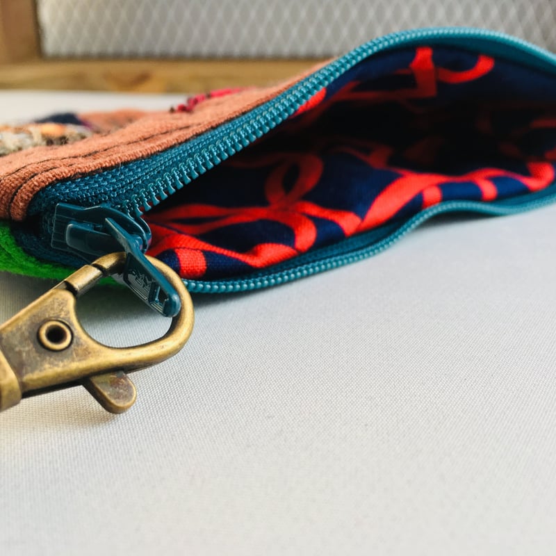 ドイツ銀行　ポーチ&手拭い ポーチ ｜ KANKAN チーター キツネザル フラット 刺繍ポーチ S