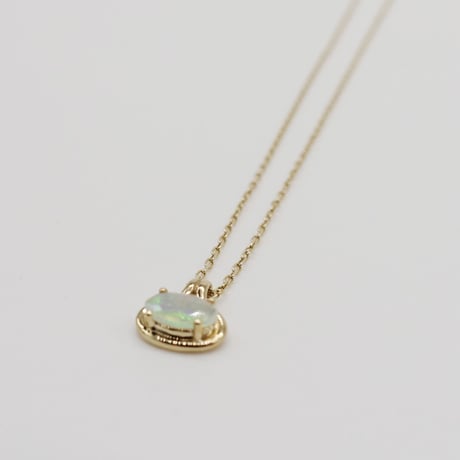 outline necklace