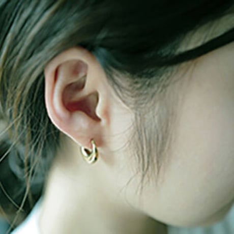 billow pierced earrings