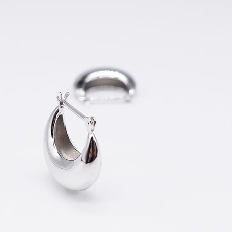 billow pierced earrings