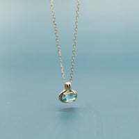 outline necklace