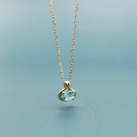 outline necklace