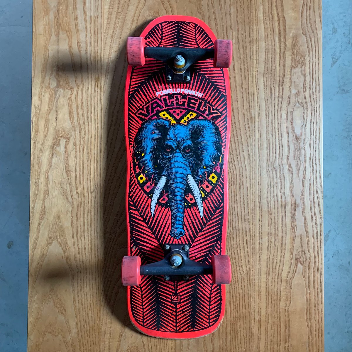 MIKE VALLELY 1988 POWELL PERALTA SKATEBOARD vin MIKE VALLELY 1988 POWELL PERALTA SKATEBOARD vin