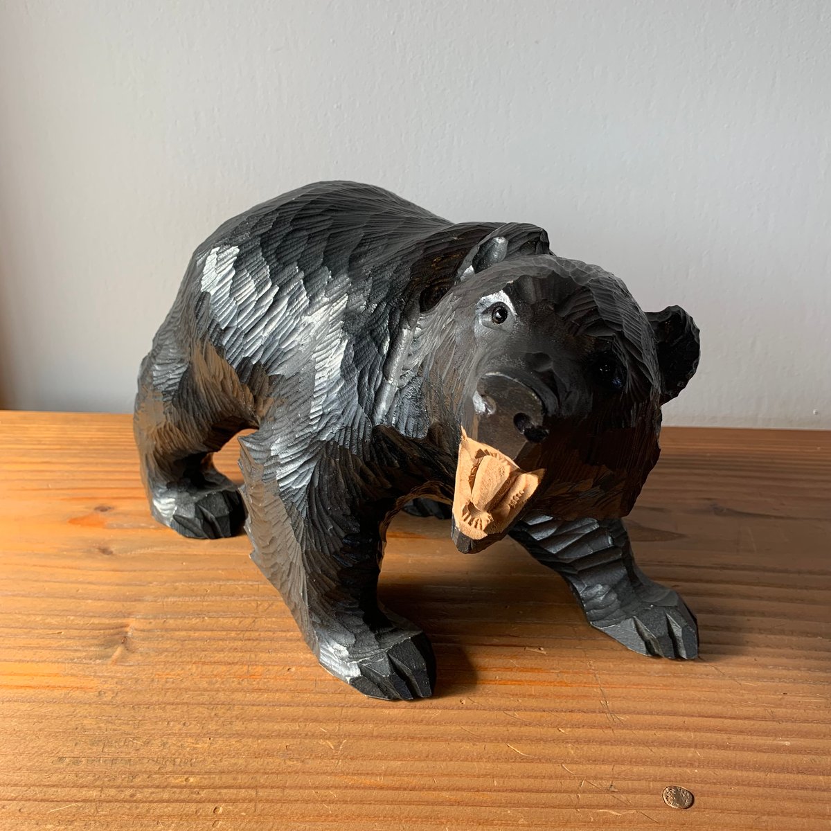 彫りも良い白黒ガラス目 木彫り熊 ビンテージ 彫りも良い白黒ガラス目 木彫り熊 ビンテージ 【公式通販】