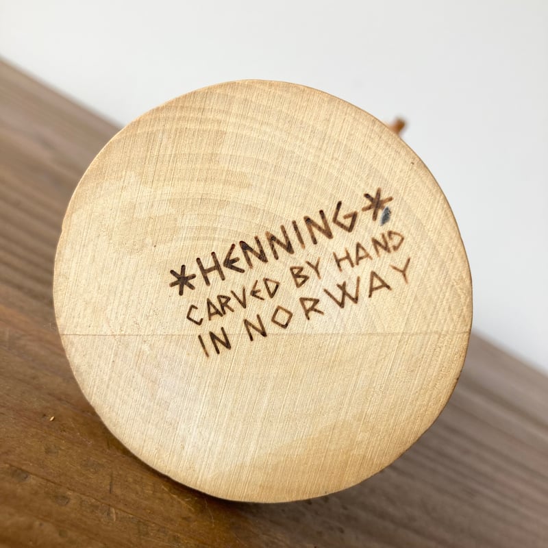 HENNING Wood Carving へニング 木彫り彫刻／フィドルを弾く男性