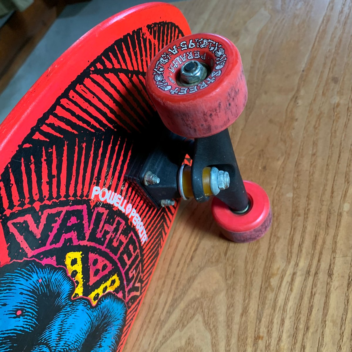 MIKE VALLELY 1988 POWELL PERALTA SKATEBOARD vin MIKE VALLELY 1988 POWELL PERALTA SKATEBOARD vin