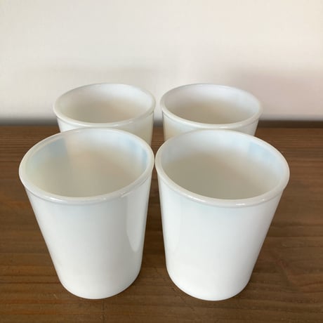 ヴィンテージ ミルクガラスカップ４点セット