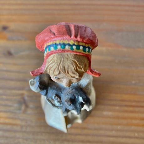 HENNING Wood Carving へニング木彫り彫刻／犬を抱く女性