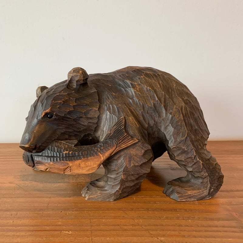 木彫り熊 鮭咥え這い熊 ガラス目 北海道 | MILMOUNTAIN STORE