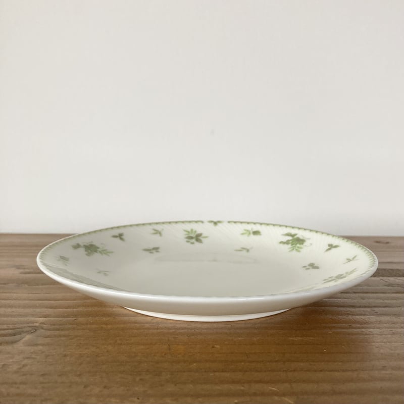 NARUMI Fine China ブドウ&リーフ柄 ケーキ皿 2枚セット NARUMI Fine China ブドウ&リーフ柄 ケーキ皿 2枚セット