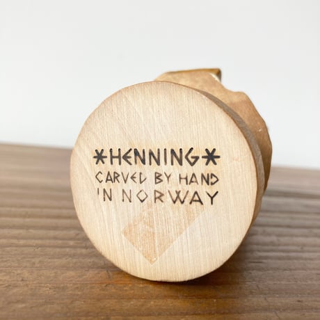 HENNING Wood Carving へニング木彫り彫刻／犬を抱く女性