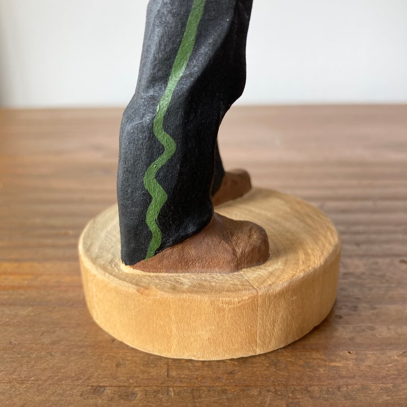 HENNING Wood Carving へニング 木彫り彫刻／フィドルを弾く男性 | MIL