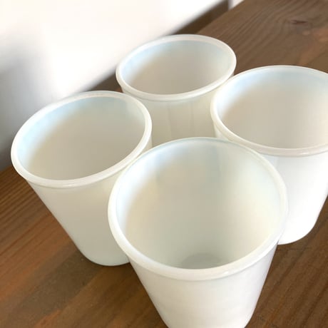 ヴィンテージ ミルクガラスカップ４点セット