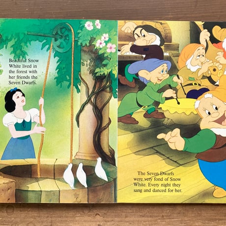 Walt Disney Snow White and the Seven Dwarfs ディズニー 白雪姫と7人のこびと ボードブック 1987年