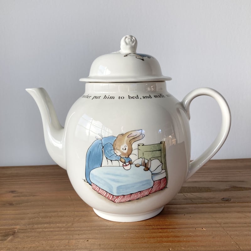 WEDGWOOD ピーターラビット ティーポット〈ジャンク品