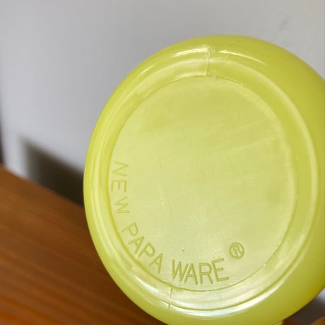 フタ付き花柄プラスチックカップ