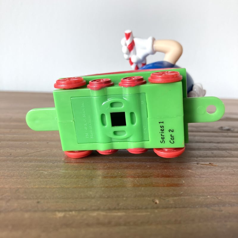 【新品】ダンバリーミント M&M's クリスマストレイン 置物ディスプレイ 新品】ダンバリーミント M&M's クリスマストレイン 置物