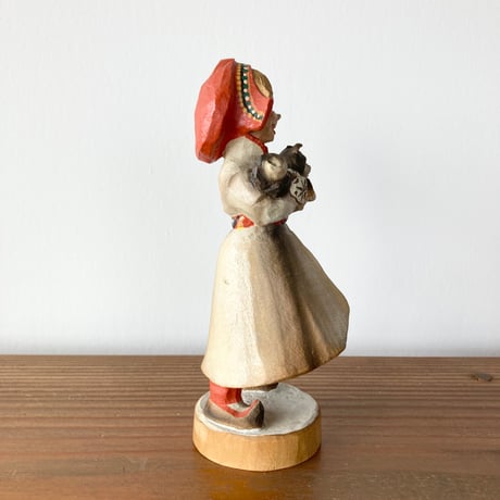HENNING Wood Carving へニング木彫り彫刻／犬を抱く女性