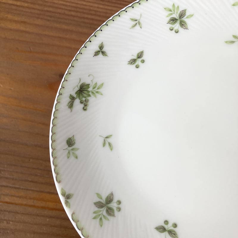 NARUMI Fine China ブドウ&リーフ柄 ケーキ皿 2枚セット NARUMI Fine China ブドウ&リーフ柄 ケーキ皿 2枚セット